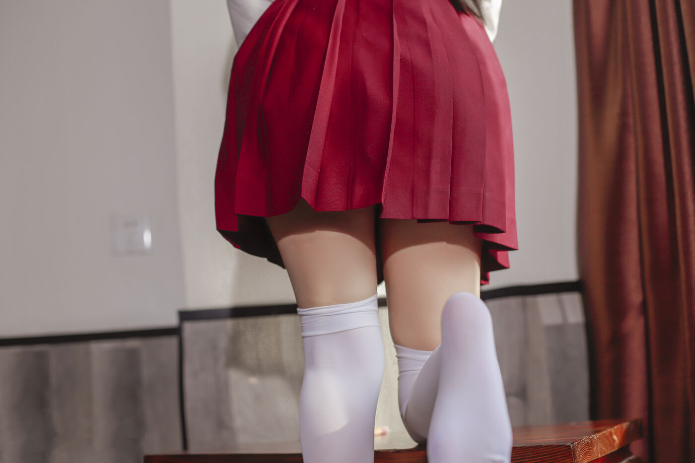 日奈娇 NO.037 JK少女红裙 [28P]插图2